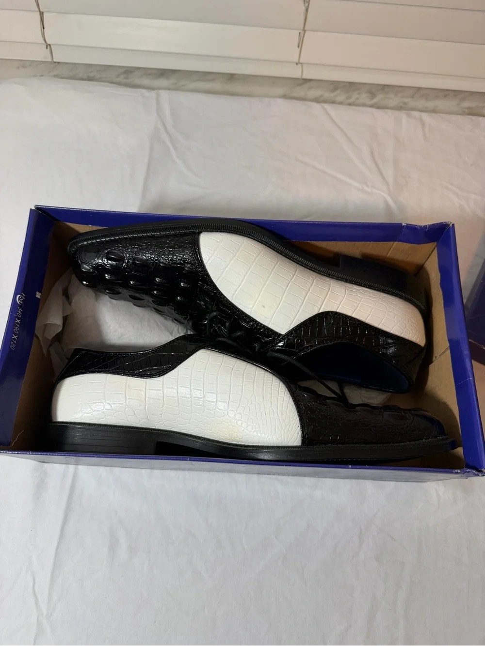 Men's Black and White Croc-Embossed Lace-Up Dress Oxfords